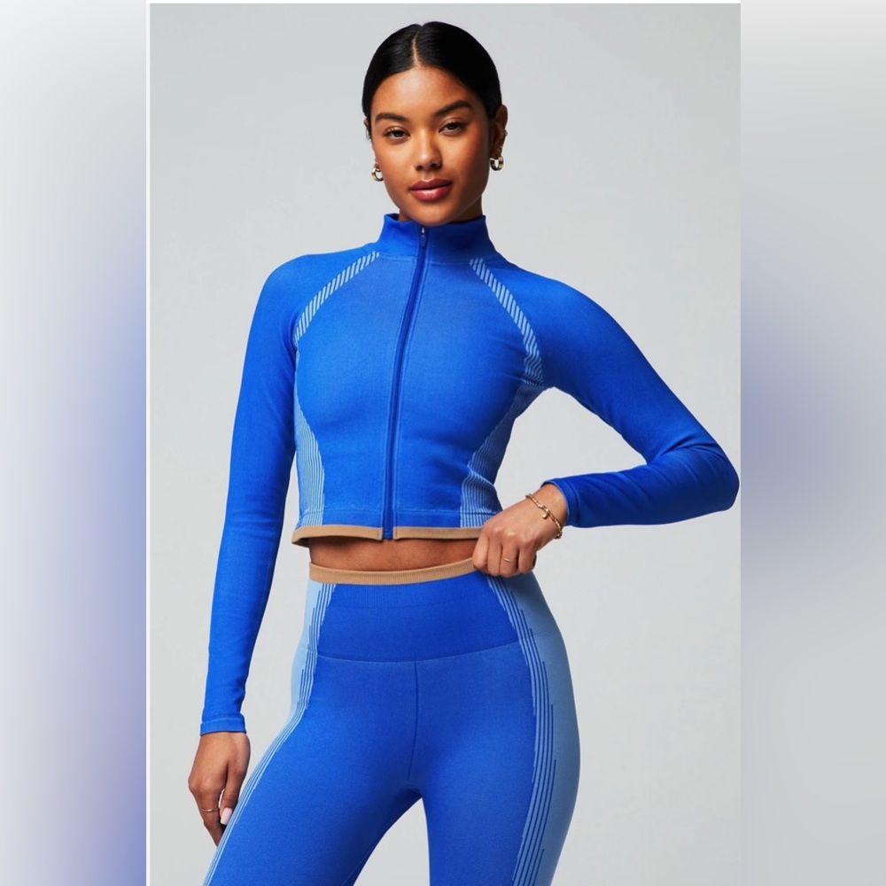 Fabletics Blue Set - Picture 4 of 11